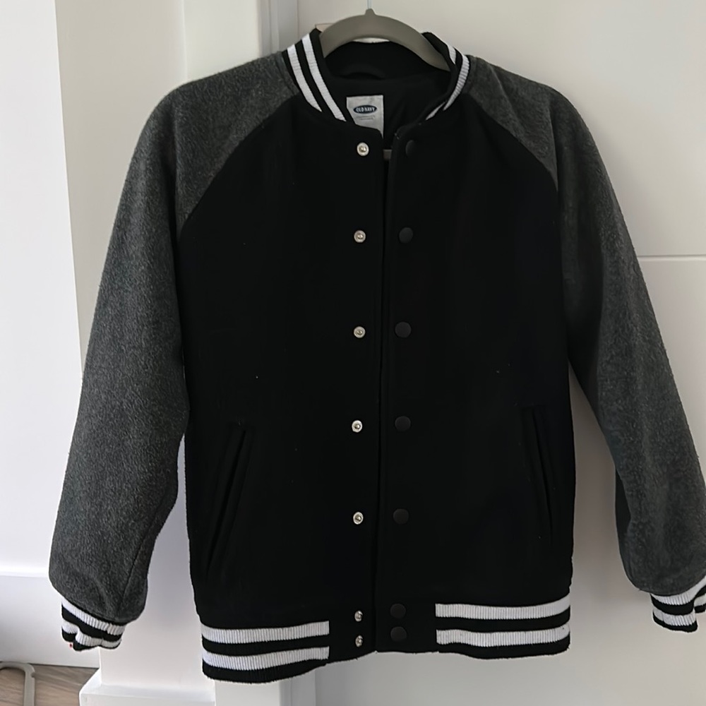 Old Navy boys black and gray jacket size L (10-12) button down. Perfect conditio
